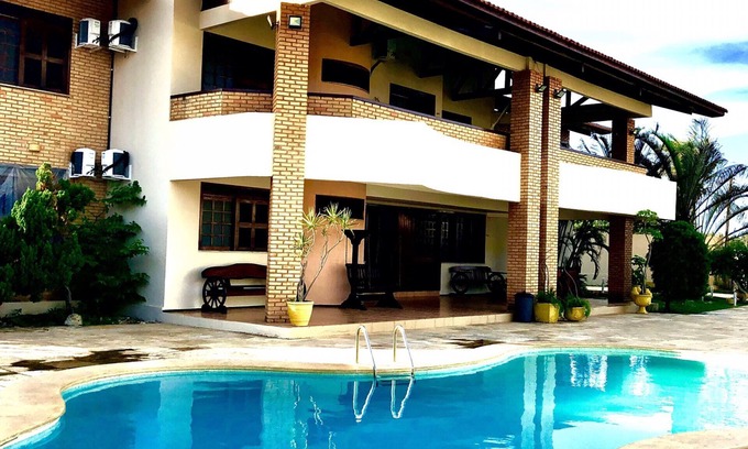Porto das Dunas House | MEMPHIS MANSION 10 SUITES 50 BEDS NEXT TO BEACH PARK