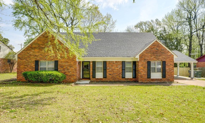 Whitehaven House | Memphis Vacation Rental - Walk to Graceland!