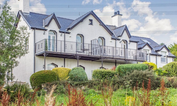 Brynrefail Cottage | MENAI VIEW, family friendly, with open fire in Llanfairpwllgwyngyll