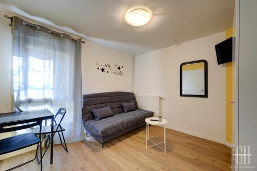 Saint-Pierre-des-Corps Apartment | Mercure - Proche A10 -2 V -Parking- Rez-de-chaussée