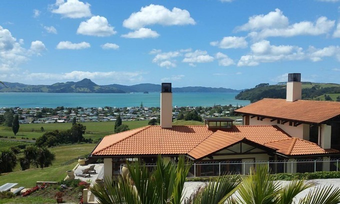 Cooks Beach House | Mercury Ridge - Secluded. Sun-drenched. Splendid.