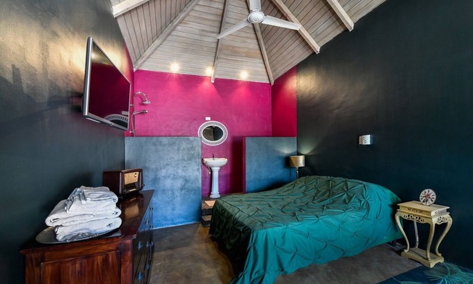 Barcadera House | Mercy Private room at Bed & Breakfast, Mammaloe's Aruba