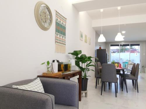 Sibu House | Merdeka One Homestay 8pax 4Rooms