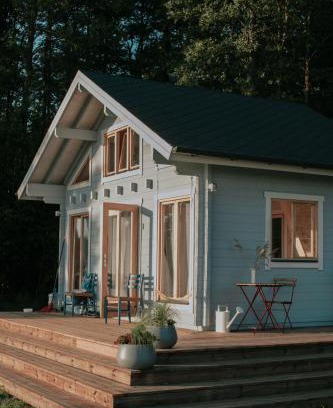 Haademeeste House | Mereäärne helesinine suvemaja