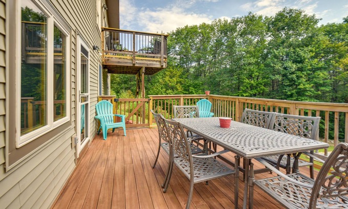 Meredith House | Meredith Home w/Deck: 6 Mi to Lake Winnipesaukee!