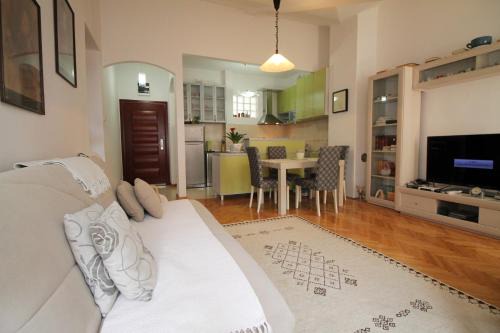 Golubovina Apartment | Meric Duplex Apartment