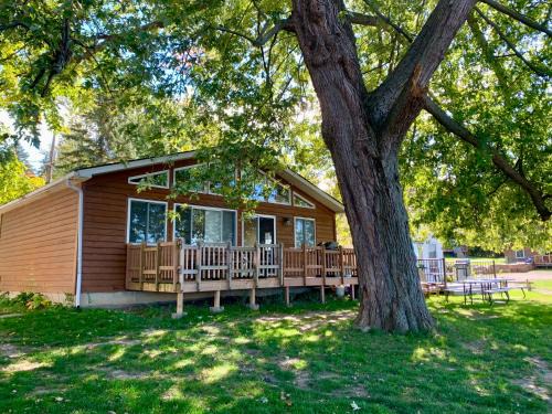 Prince Edward Resort | Merland Park Cottages and Motel