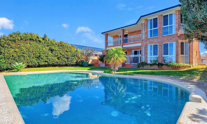 Mermaid Waters House | Mermaid Waters | Waterfront with Private Jetty