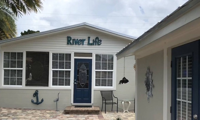 Weeki Wachee Gardens House | Mermaids and manatees on the Weeki Wachee River