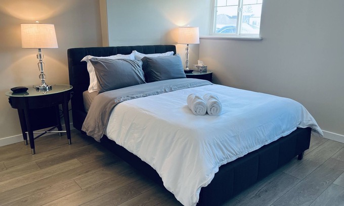 Merritt House | Merritt Crown Hill - 1 bedroom w/AC Suite 100