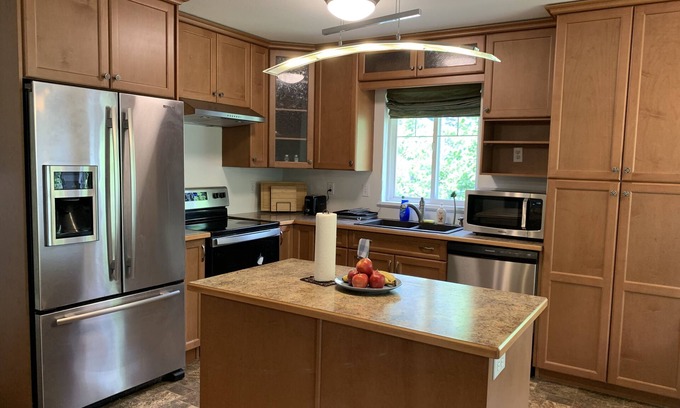 Merritt House | Merritt Crown Hill - 3 bedrooms w/AC