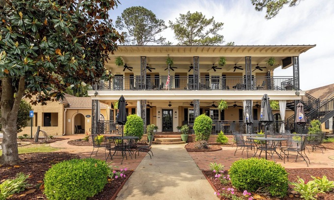 Albany Hotel | Merry Acres Inn