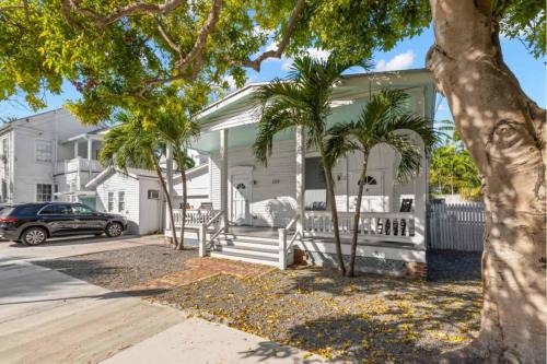Historic Seaport Apartment | Mesa House, Dos -Unreal Location