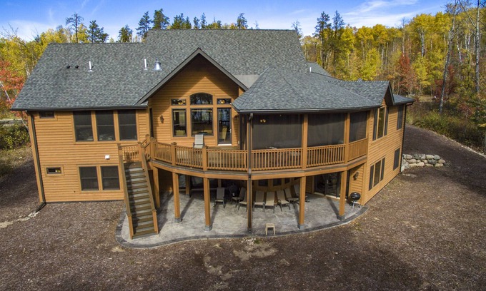 Embarrass House | Mesabi Retreat on Wynne Lake at Giants Ridge