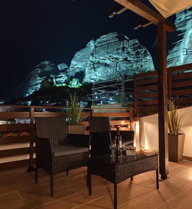 Kalambaka Apartment | Meteora Gold and Glass Loft