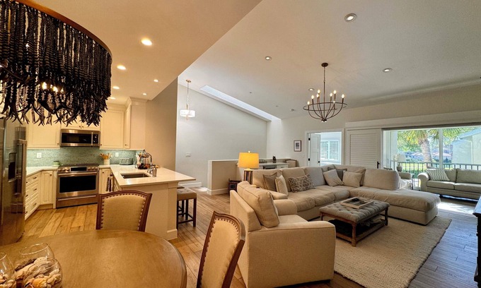Pelican Bay Condo | Meticulously Renovated Pelican Bay Condo. LOCATION, LOCATION, LOCATION!