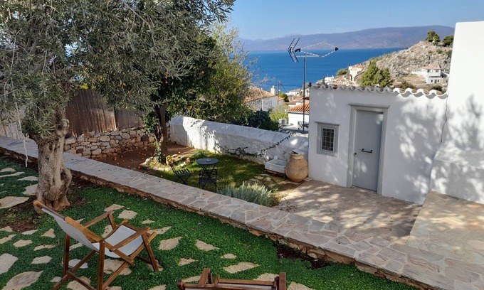 idhra Apartment | Metochi Deluxe Suites