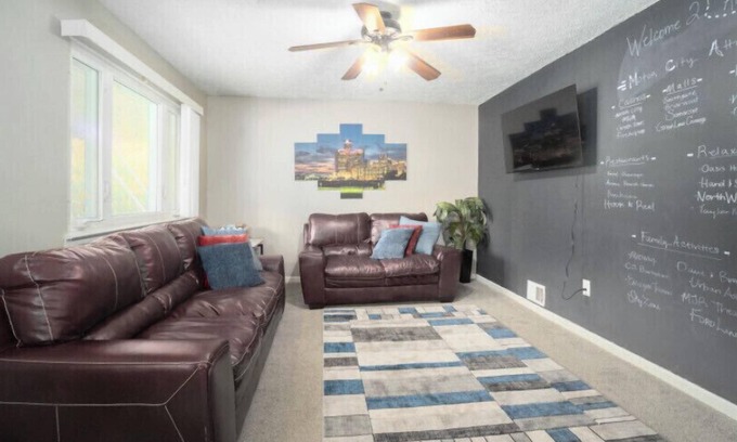 Taylor House | Metro Airport Suite located near busy streets and highways! ASK ABOUT CAR RENTAL