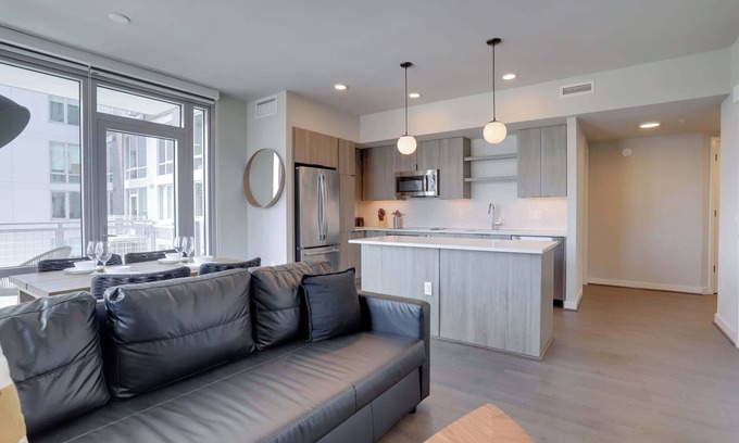 Clarendon Apartment | Metro-Connected Clarendon Stay