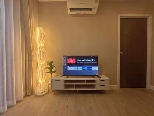 Sai Ma Apartment | Metro luxe riverfront resort style condo