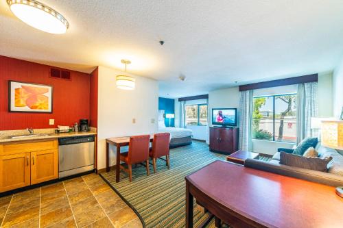 North Mountain Apartment | Metro PHX downstairs STUDIO sleeps 4 ADA Accessible