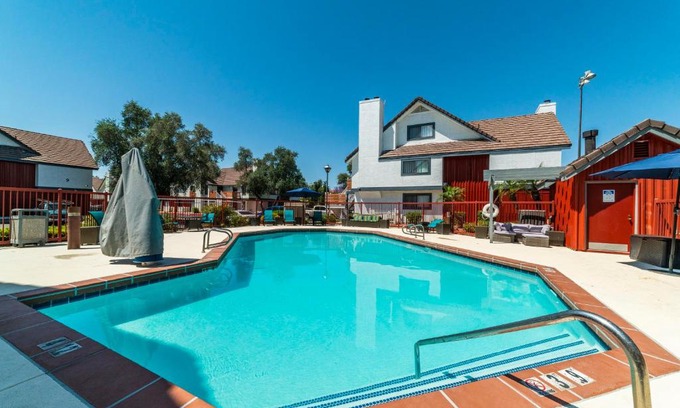 North Mountain Apartment | Metro PHX Upstairs 2bd sleeps 6 heated pool PETS ALLOWED