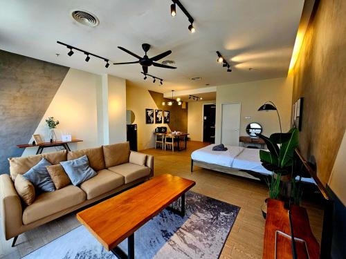 Taman Bukit Pantai Apartment | Metro Studio - Direct LRT access, near Pantai Hospital, University Malaya, Mid Valley, Bangsar