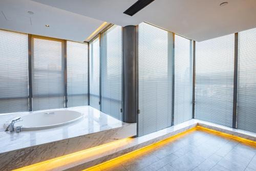 Weihai Hotel | Metropolo Jinjiang Weihai Railway Station