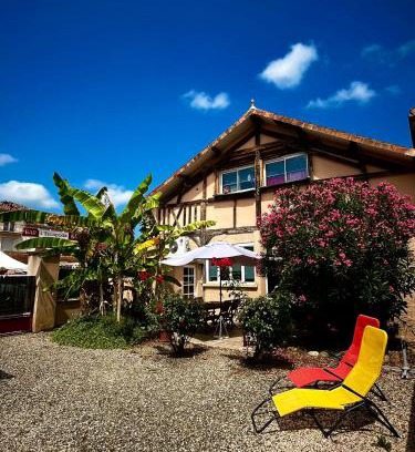 Villecomtal-sur-Arros Apartment | Meublé 3 étoiles dans un petit village du Gers
