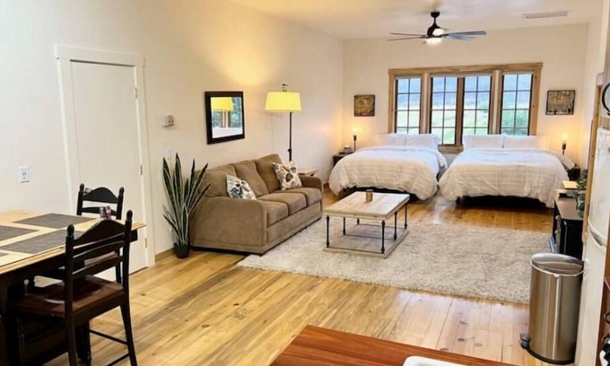 Greenville House | Meyers Loft - Hot Spring - Farm
