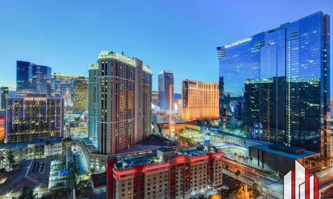 Las Vegas Condo | MGM Signature-34-803 F1 Track & Strip View Studio