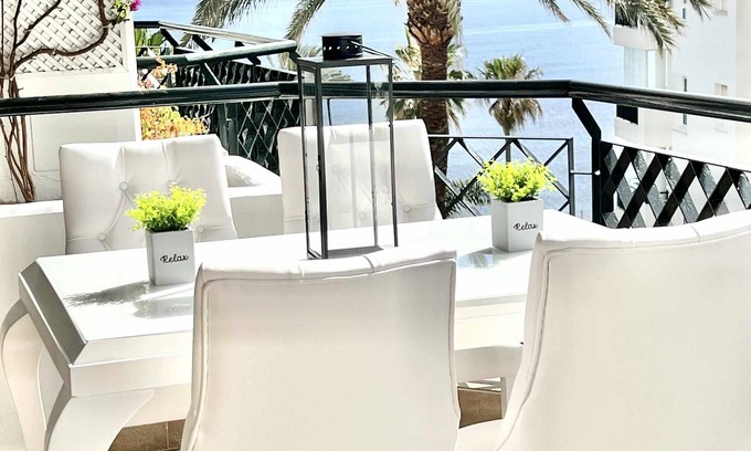 Sitio de Calahonda Apartment | MI CAPRICHO BEACHFRONT:300 Apartment with sea view