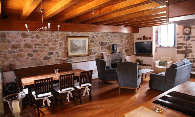 Villanueva del Pontedo House | MI CASA casa de piedra en la montaña de Leon