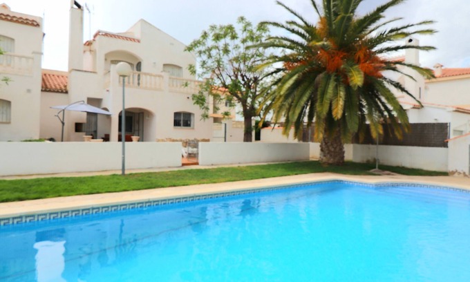 Miami Platja House | Miami playa. Casa Palmito with private heated jacuzzi, Pool , A/C