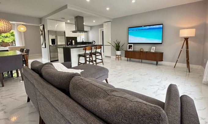 West Little River House | Miami Updated Vacation Home