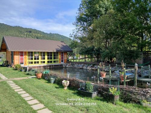 Campulung Moldovenesc House | Mica fermă veselă