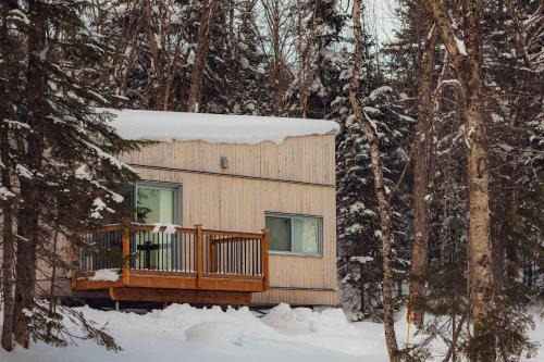 Notre-Dame-Auxiliatrice-de-Buckland Ski Chalet | Micro-Cabin in the Mountains - Solstice 2