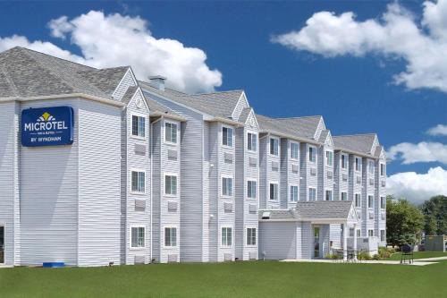Ames Hotel | MICROTEL Inn and Suites - Ames