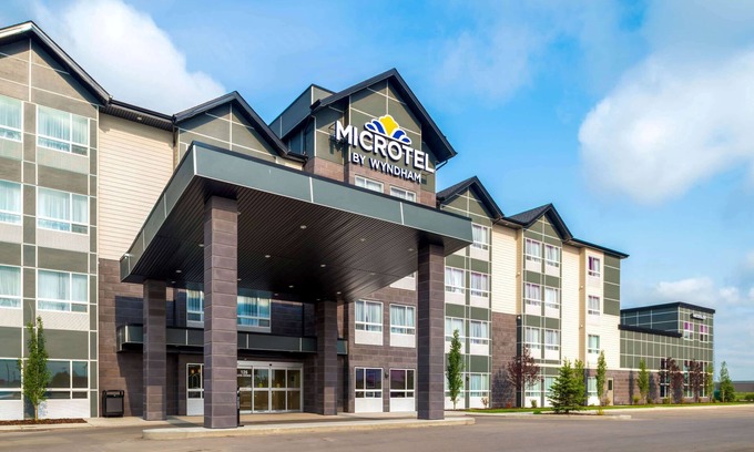 Red Deer Hotel | Microtel Inn & Suites by Wyndham Red Deer
