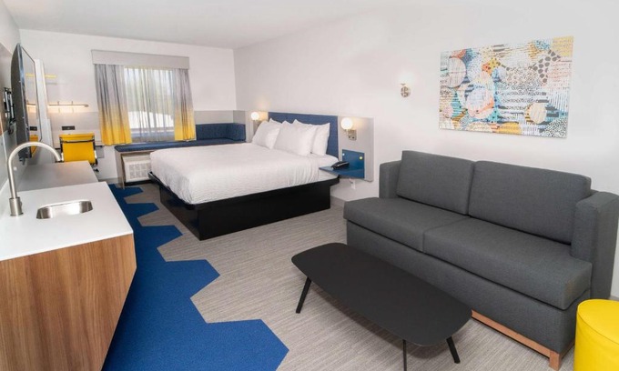 Newark Hotel | Microtel Inn & Suites by Wyndham Newark NY