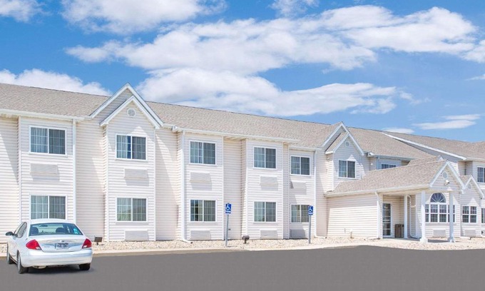 Colfax Hotel | Microtel Inn & Suites by Wyndham Colfax