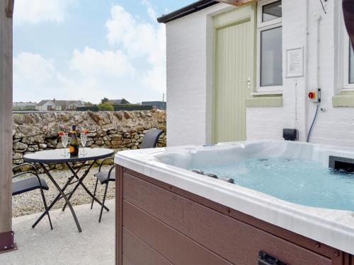 Whithorn House | Mid Bishopton Cottage - Uk10910