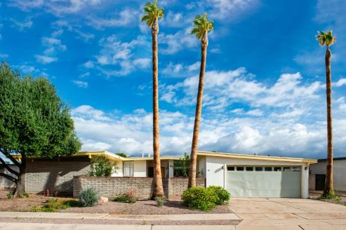 Tucson House | Mid-century 4BR ranch with private pool, 1M to pickleball