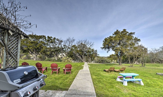 Clifton House | Mid-Century Lake Whitney Home w/ Dock + Yard