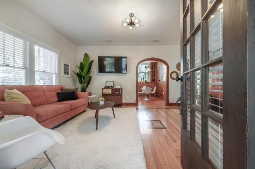 Seminole Heights Apartment | Mid-Century Manor close to Downtown and food spots