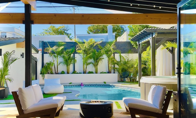 Harbor Villa | Mid Century Modern Beach Villa - Close to beaches, parks, Disneyland, Aquarium