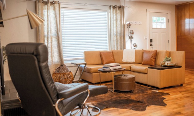 Phoenix House | Mid Century Modern Guest House