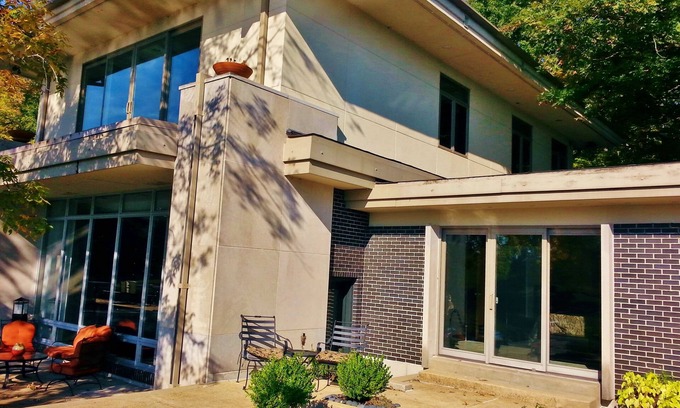 Union House | Mid Century Modern Home w/Private Pool & Lake on 50 Acres