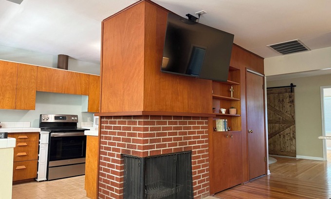 Stillwater House | Mid-Century Modern on University Ave – Take a walk to OSU!