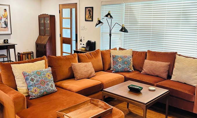 Dallas House | Mid Century Modern Relaxing Retreat with Sauna-5 minutes from White Rock Lake